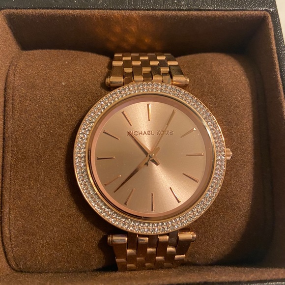 Michael Kors darci rose gold watch - Picture 3 of 3